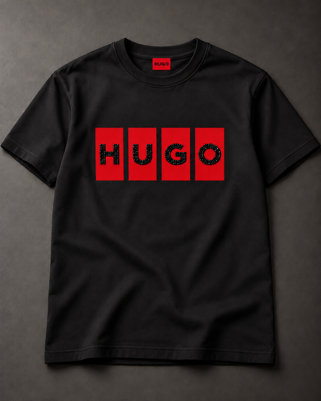 Camiseta HUGO con piedrería — Negro/rojo